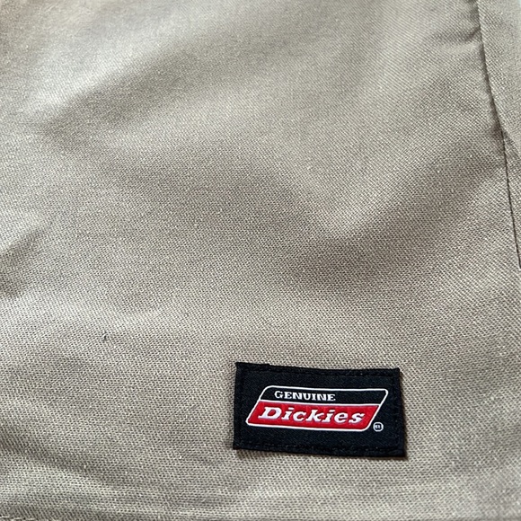 Dickies Khaki Shorts Sz 40 - Picture 2 of 4